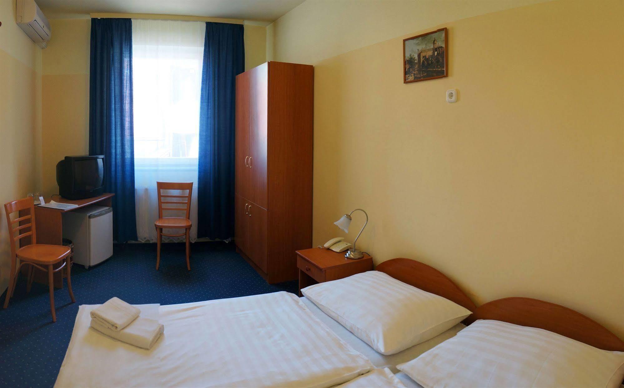 Corvin Hotel Győr Kültér fotó